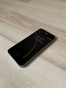 iPhone SE 64 ГБ (2016 г.) (2 фото из 5)