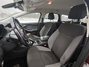 Ford focus (5 foto / 6)