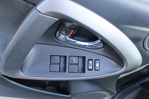Toyota Rav4 2.2 (8 foto / 13)
