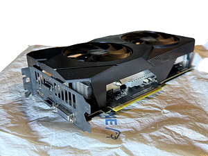 Asus GeForce RTX 2060 Dual EVO (4 фото из 6)