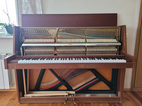 Müüa klaver. Продаётся пианино.
