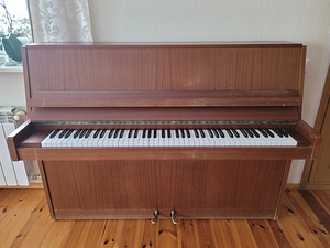 Müüa klaver. Продаётся пианино. (3 фото из 4)