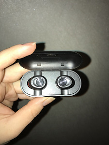 Bluetooth наушники 2шт . (1 фото из 3)