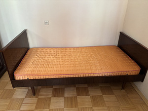 Müüakse puidust voodi koos madratsiga. (1 foto / 4)