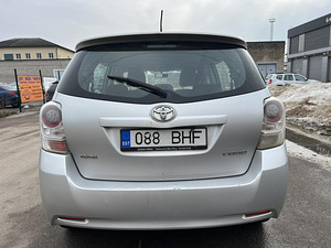 TOYOTA VERSO (7 фото из 10)