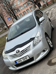 TOYOTA VERSO (2 фото из 10)