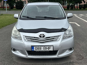 TOYOTA VERSO (3 foto / 10)