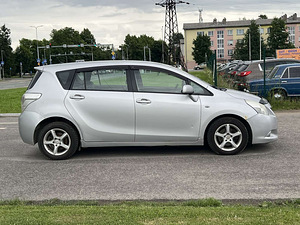 TOYOTA VERSO (5 foto / 10)