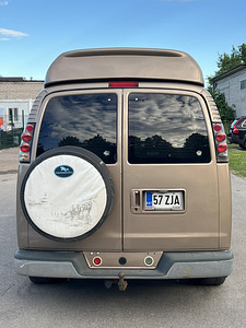 GMC SAVANA 1500 (8 фото из 13)
