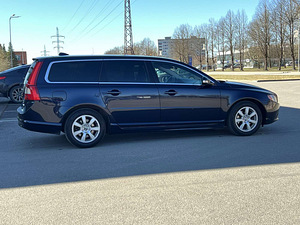 VOLVO V70 (4 фото из 10)