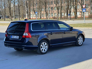 VOLVO V70 (6 фото из 10)