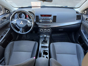 MITSUBISHI LANCER (9 foto / 10)