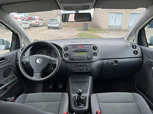 VOLKSWAGEN GOLF PLUS (9 фото из 10)