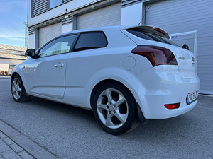 KIA CEED (6 foto / 10)