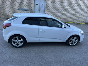 KIA CEED (5 foto / 10)