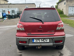 MITSUBISHI OUTLANDER (7 foto / 11)