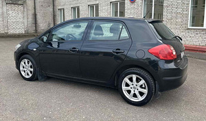 TOYOTA AURIS (4 фото из 10)