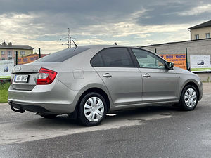 SKODA RAPID (7 foto / 10)