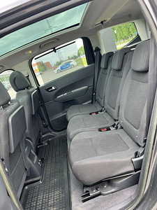 PEUGEOT 5008 (11 фото из 11)