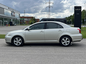TOYOTA AVENSIS (4 foto / 10)