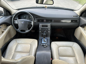 VOLVO S80 (9 фото из 10)