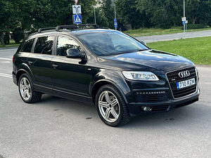 AUDI Q7 (2 foto / 13)