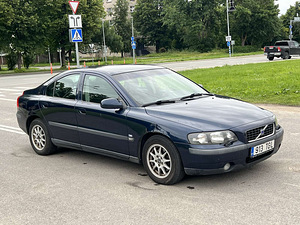 VOLVO S60 (2 foto / 10)