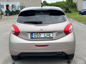 PEUGEOT 208 (8 foto / 12)