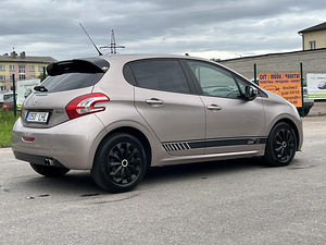 PEUGEOT 208 (7 foto / 12)