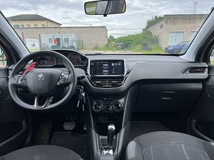 PEUGEOT 208 (10 foto / 12)