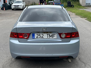 HONDA ACCORD (8 foto / 11)