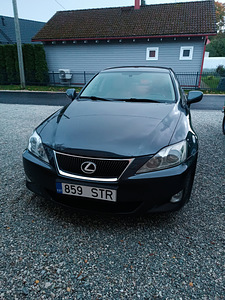 Lexus is 220d (9 фото из 11)