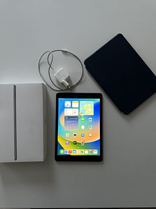 iPad 8th generation 32GB Wi-Fi Grey + kate (1 foto / 7)