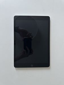 iPad 8th generation 32GB Wi-Fi Grey 2021 (2 foto / 7)