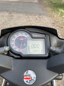 Aprilia sr50r 50cc (8 foto / 9)
