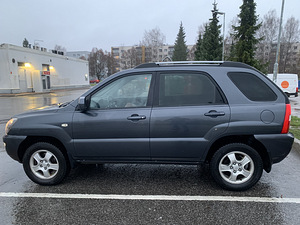 Kia Sportage 2009 2.0 104kW (2 foto / 7)