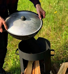 Usbeki malmist pada 8L, kaanega lameda põhjaga (3 foto / 3)