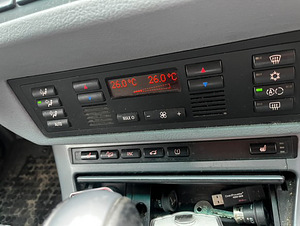 BMW x5 3.0d (10 фото из 11)
