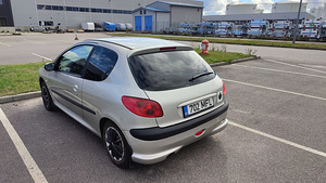 Peugeot 206. 1,1 bensiin. 2006 Läbisõit 153 tuhat km. (8 foto / 12)