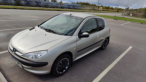 Peugeot 206. 1,1 bensiin. 2006 Läbisõit 153 tuhat km. (10 foto / 12)