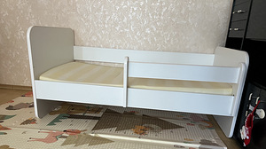 Детская кроватка 140x70см