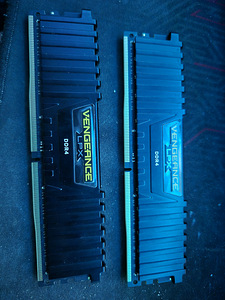 Corsair vengeance 32gb 3200mhz (1 foto / 3)