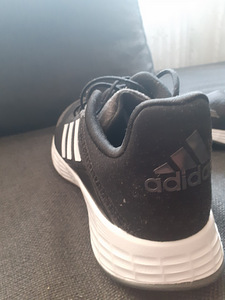 Adidase tossud (2 foto / 4)