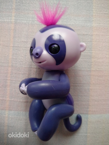 Интерактивная игрушка ленивец Fingerlings Мардж фиолетовый (фото #1)