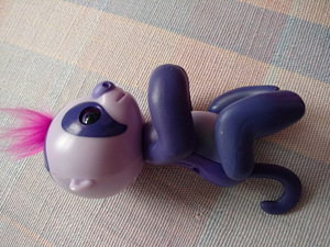 Interaktiivne mänguasi laiskloom Fingerlings Marge lilla (2 foto / 3)