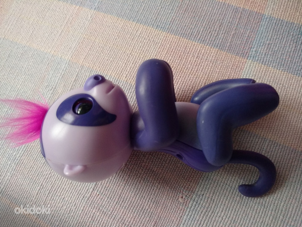 Интерактивная игрушка ленивец Fingerlings Мардж фиолетовый (фото #2)