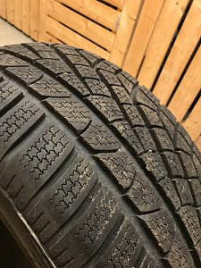Зимние шины Pirelli Sottozero 235/45R17 (2 фото из 6)