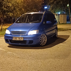Opel zafira a OPC (8 foto / 11)