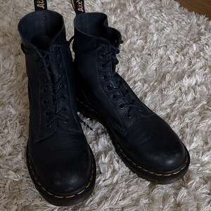 Tumesinised Dr. Martens pehmest nahast (suurus 38) (1 foto / 3)