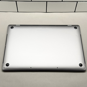 MacBook Pro (16” 2019) / 2.6 GHz Core i7 / 32GB / 512GB (3 foto / 4)